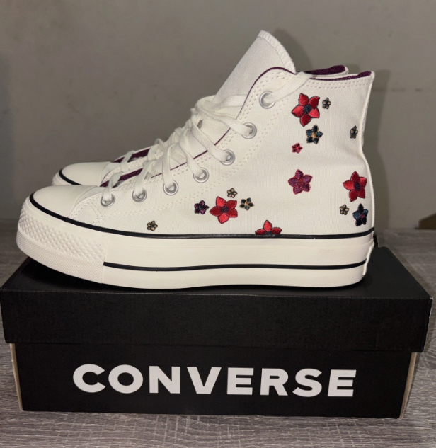 NWB Converse women's Egret/red/frozen Acai embordered flowers