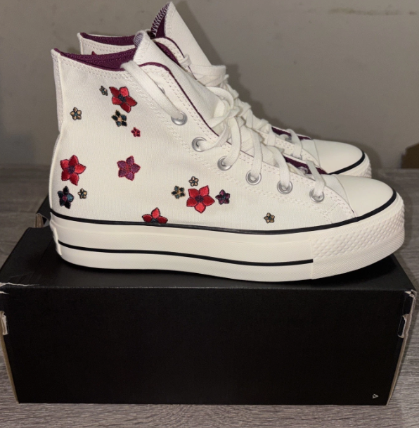 NWB Converse women's Egret/red/frozen Acai embordered flowers
